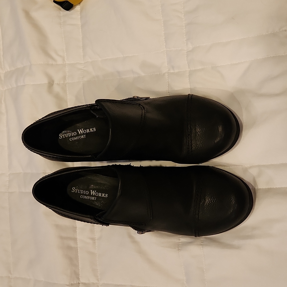 Womens pumps. Black